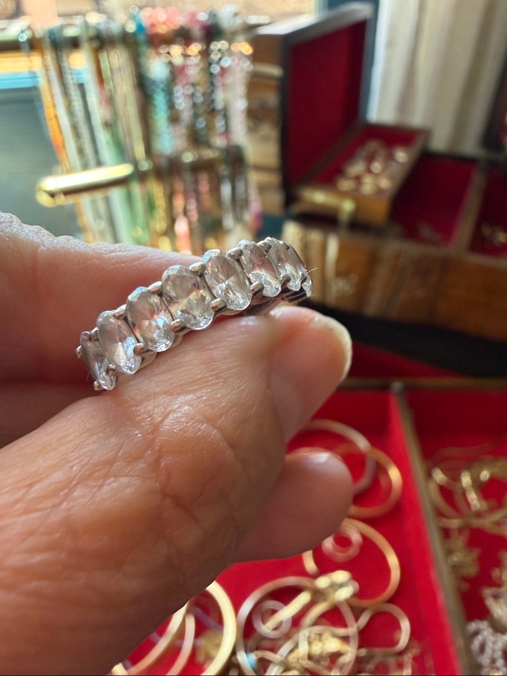 Crystal Oval Eternity Ring in Sterling Silver 925 / Vietnam